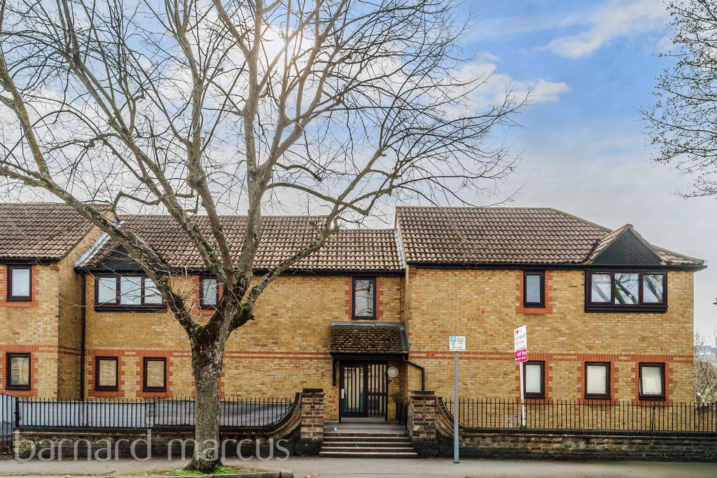 Property photo 2 of 8 Balcony