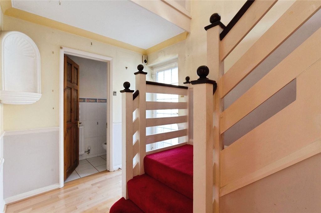 Property photo 2 of 28 Entrance Hallway