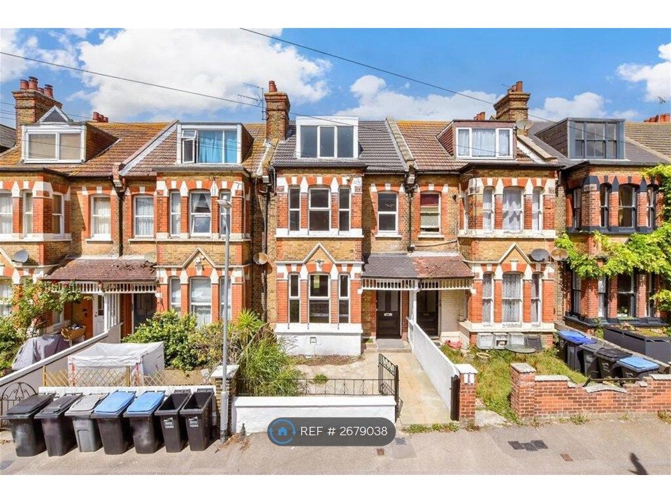 Property photo 2 of 14 House Front