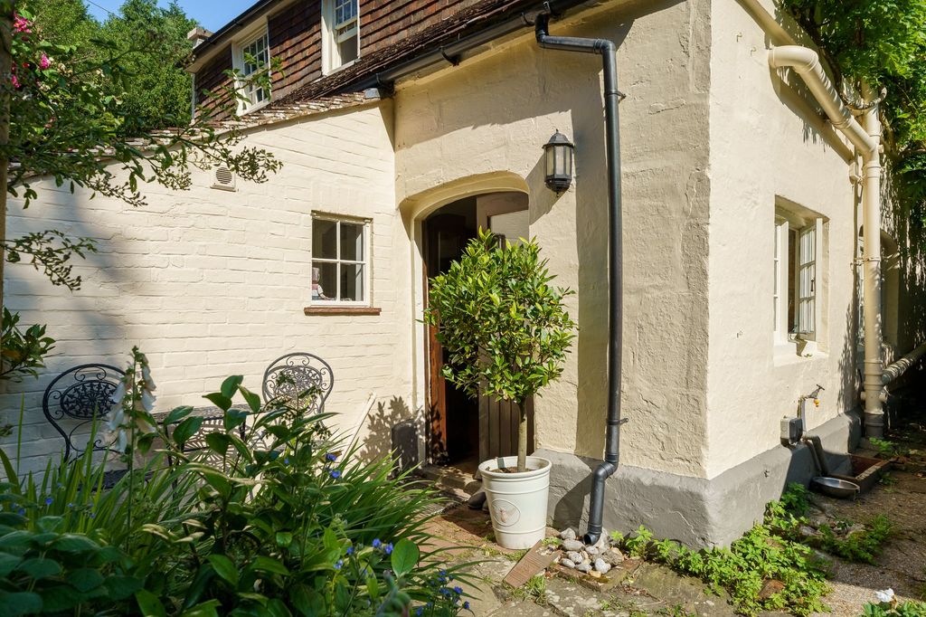 Property photo 2 of 23