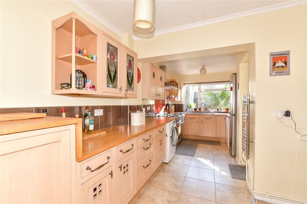 Property photo 3 of 12 Kitchen