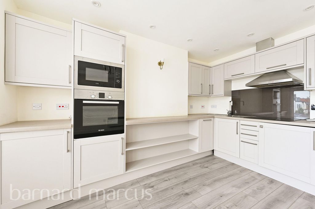 Property photo 2 of 8 Kitchen