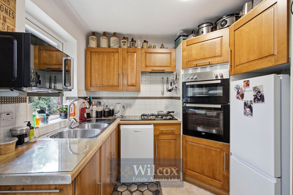 Property photo 3 of 28
