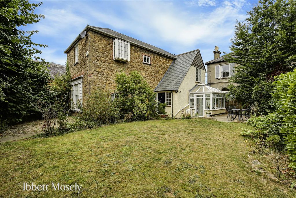 Property photo 1 of 19 2 Front.Jpg