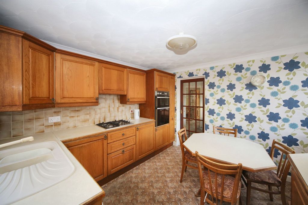 Property photo 3 of 23