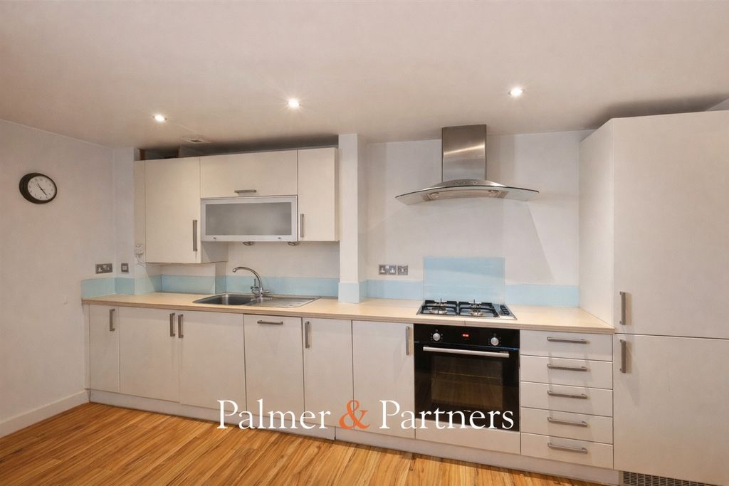 Property photo 2 of 6 Kitchen