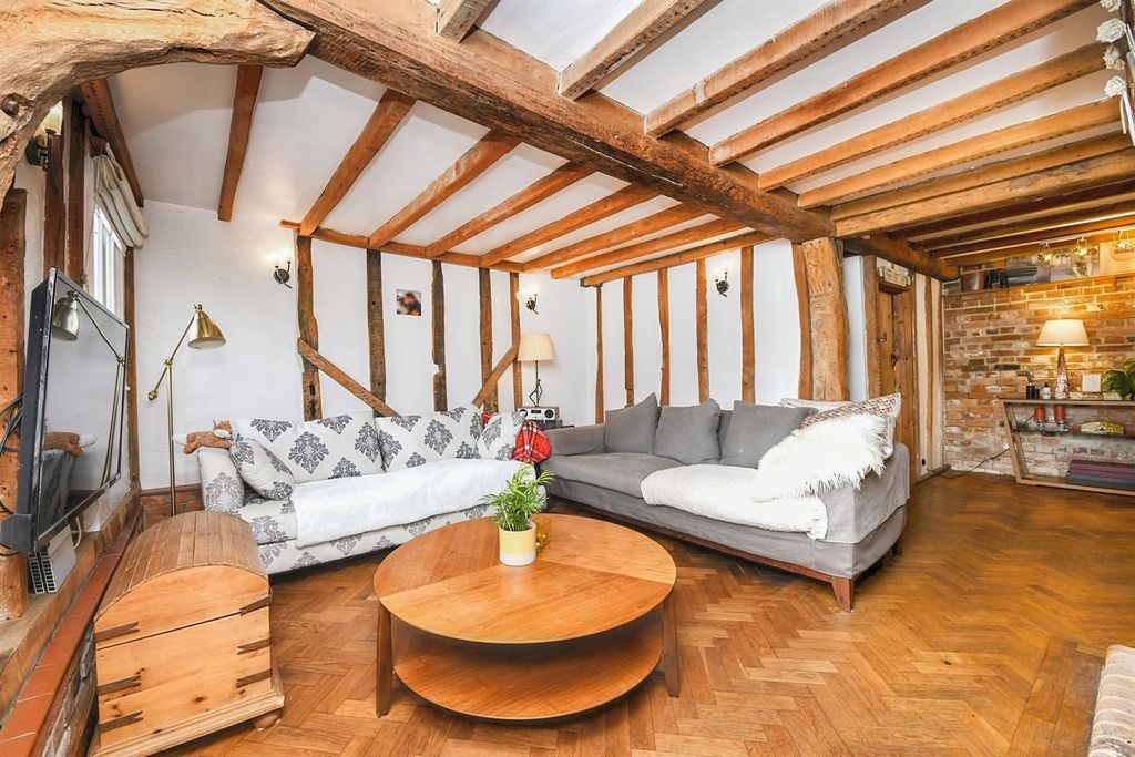 Property photo 1 of 14 Lounge