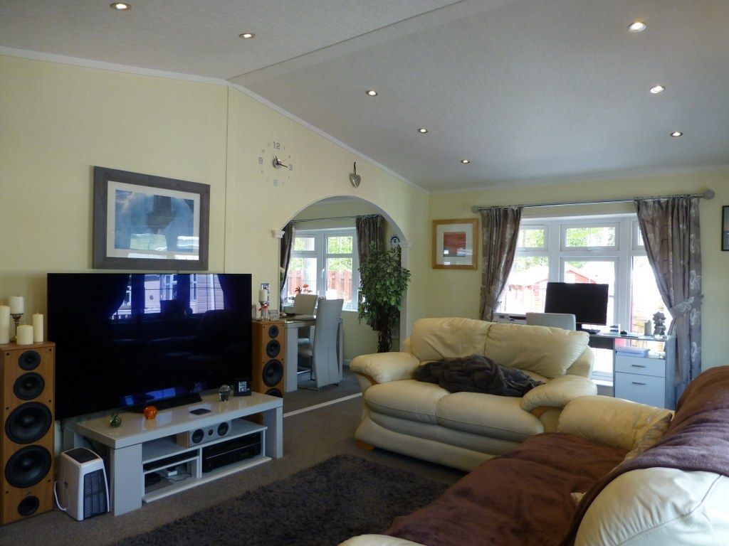 Property photo 3 of 21 Lounge