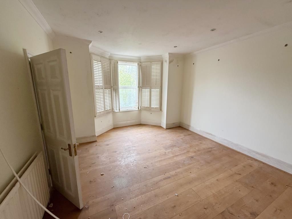 Property photo 2 of 8 First Floor Room With Bay Window