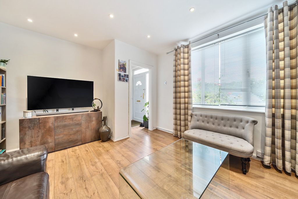 Property photo 3 of 22 1318284-20-686E6B...