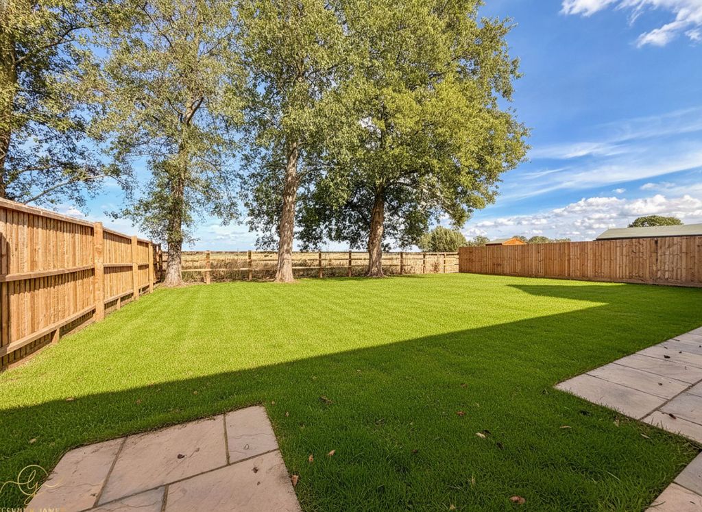 Property photo 2 of 27