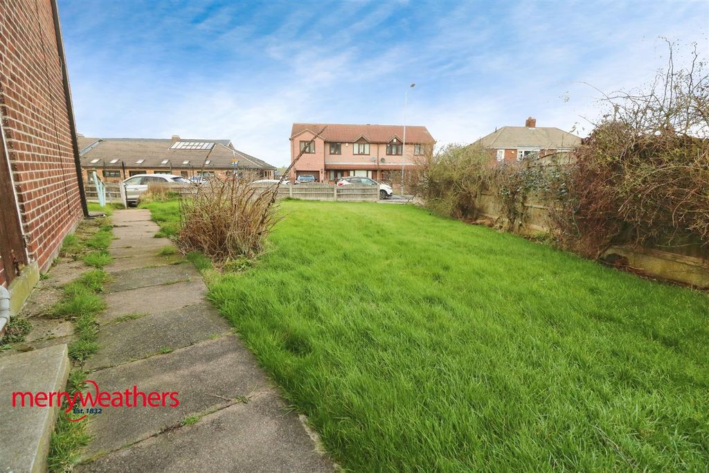 Property photo 3 of 9 Outside