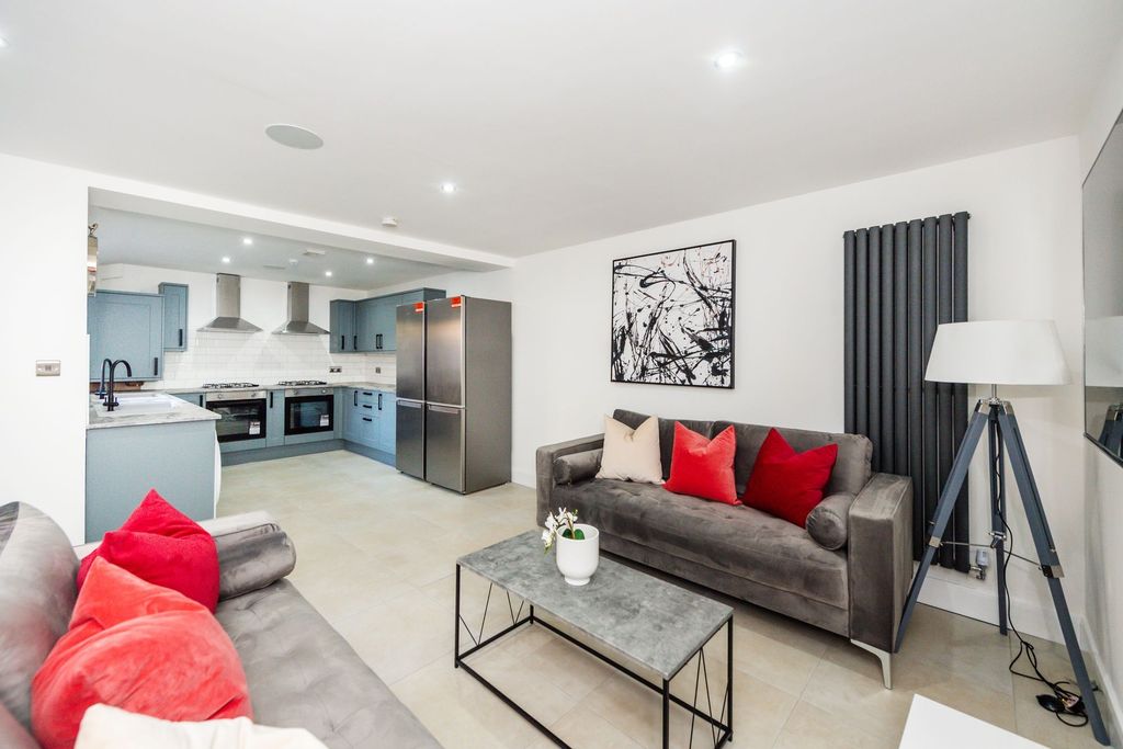 Property photo 2 of 12 Modern, Spacious Living Room With Stylish Gray Sof...