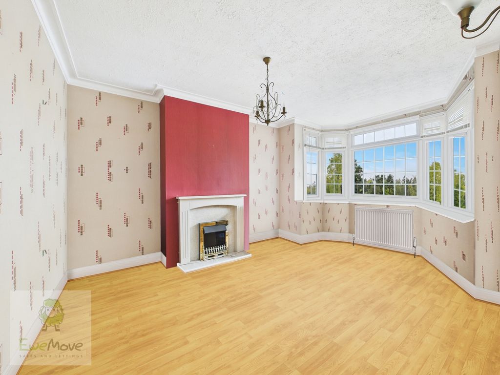 Property photo 3 of 18 Living Room