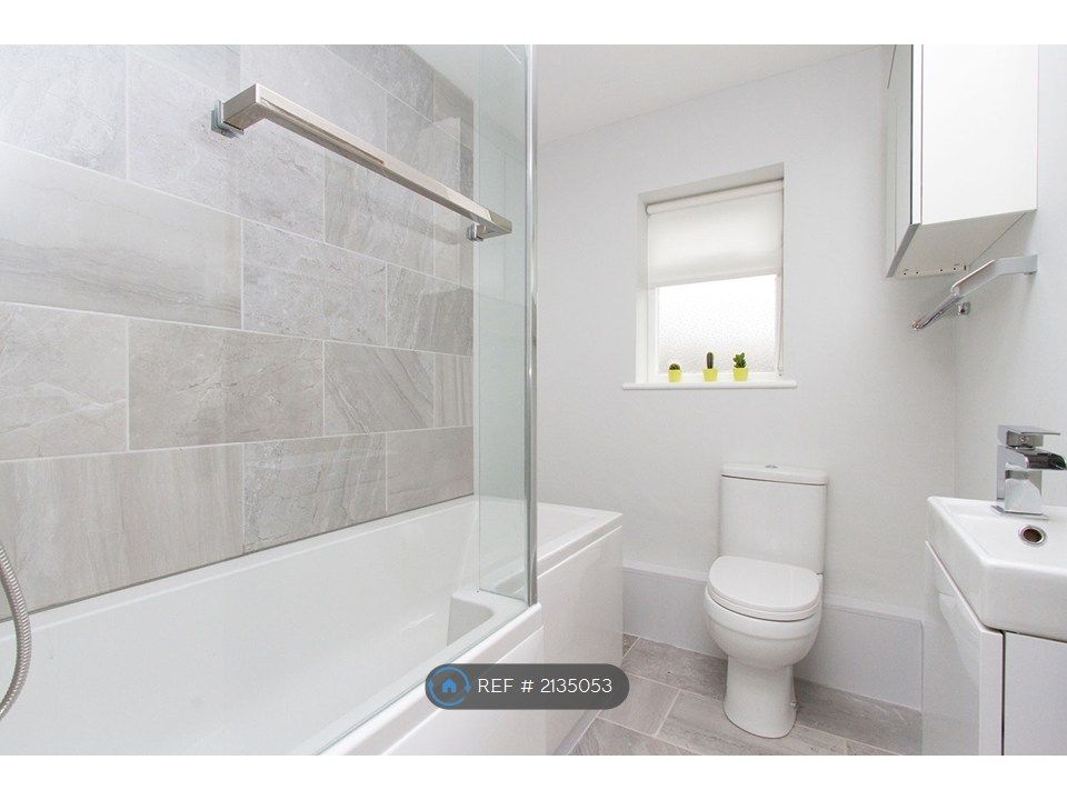 Property photo 3 of 13 Bathroom