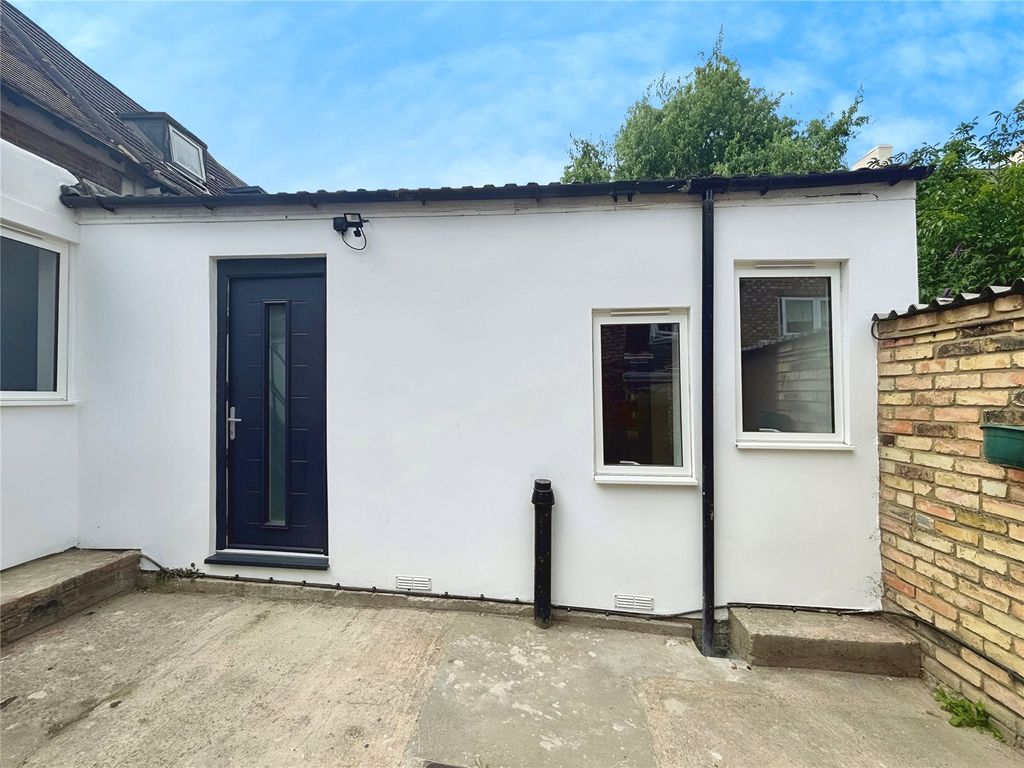 Property photo 2 of 8 Picture No. 05