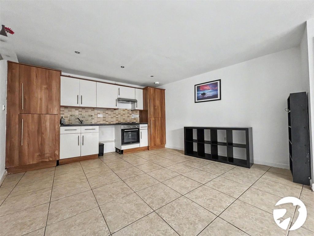 Property photo 2 of 11 Kitchen