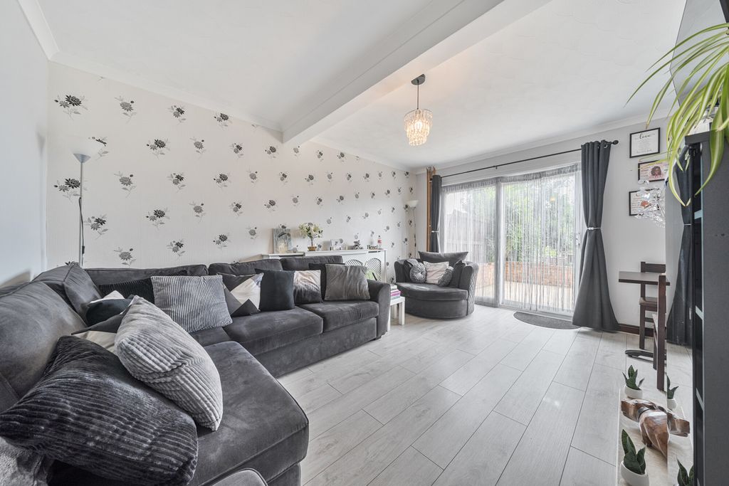Property photo 2 of 24 1335737-21-689499...