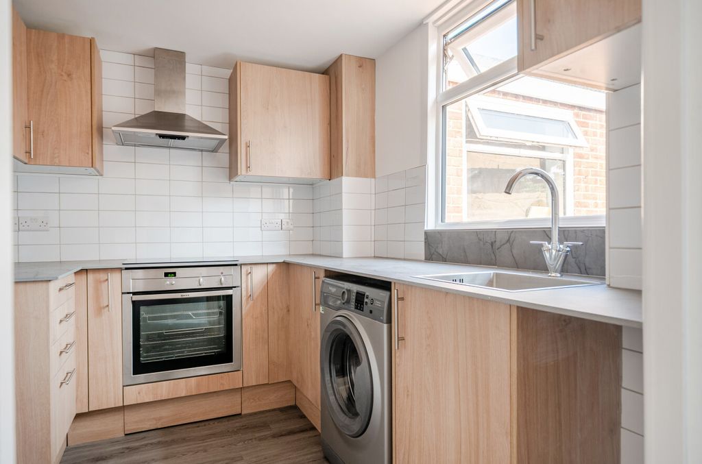 Property photo 2 of 10 Kitchen