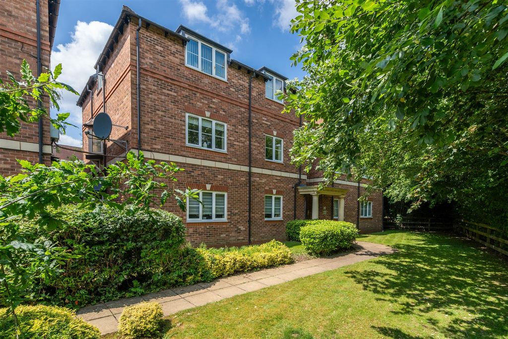 Property photo 1 of 10 21, Priory Gardens Hall Green_1.Jpg