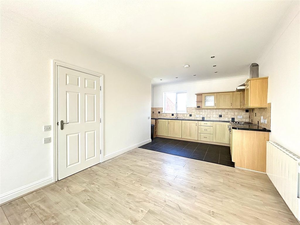 Property photo 2 of 12 Kitchen Diner