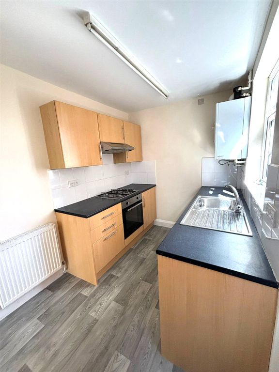 Property photo 2 of 18 Picture No. 27