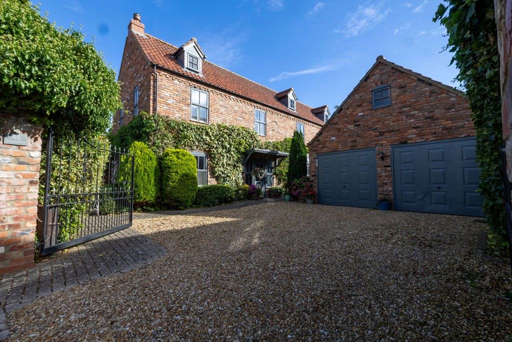 Property photo 1 of 25