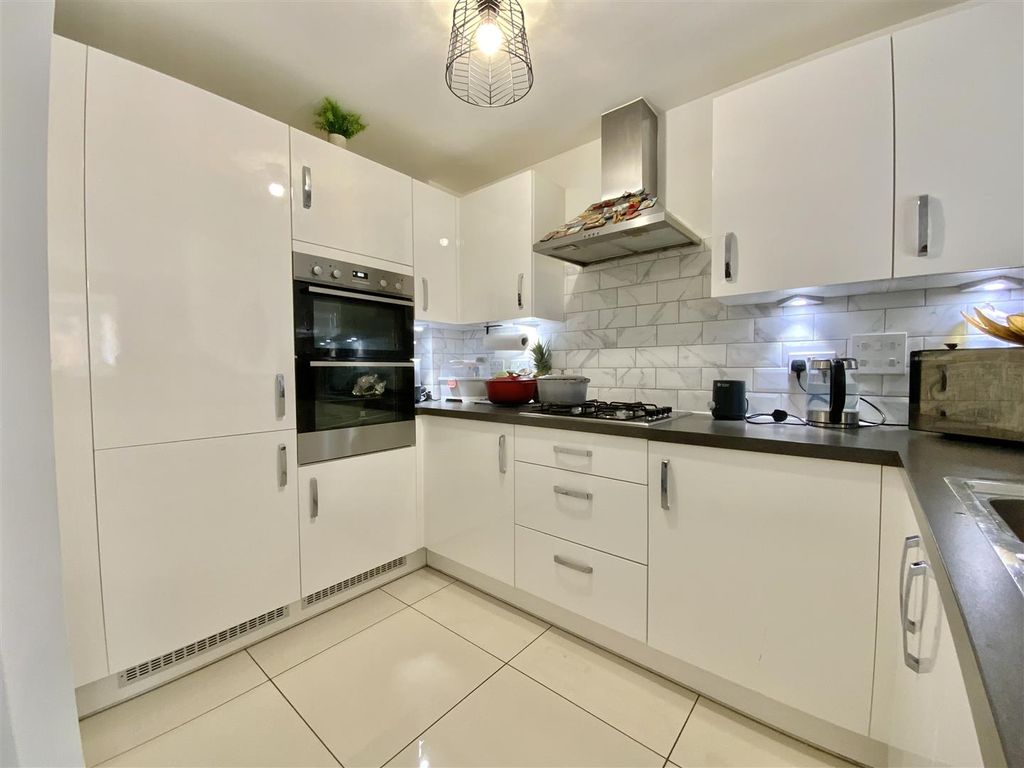 Property photo 2 of 13 Kitchen