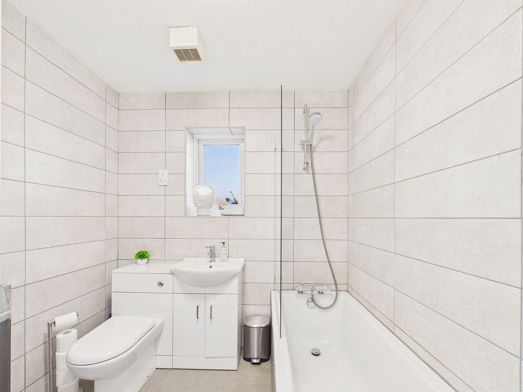 Property photo 3 of 12 Bathroom