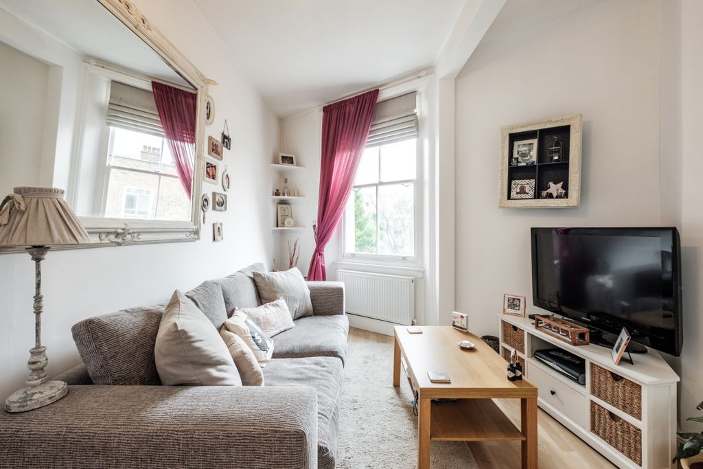 Property photo 1 of 10 King Henrys Walk