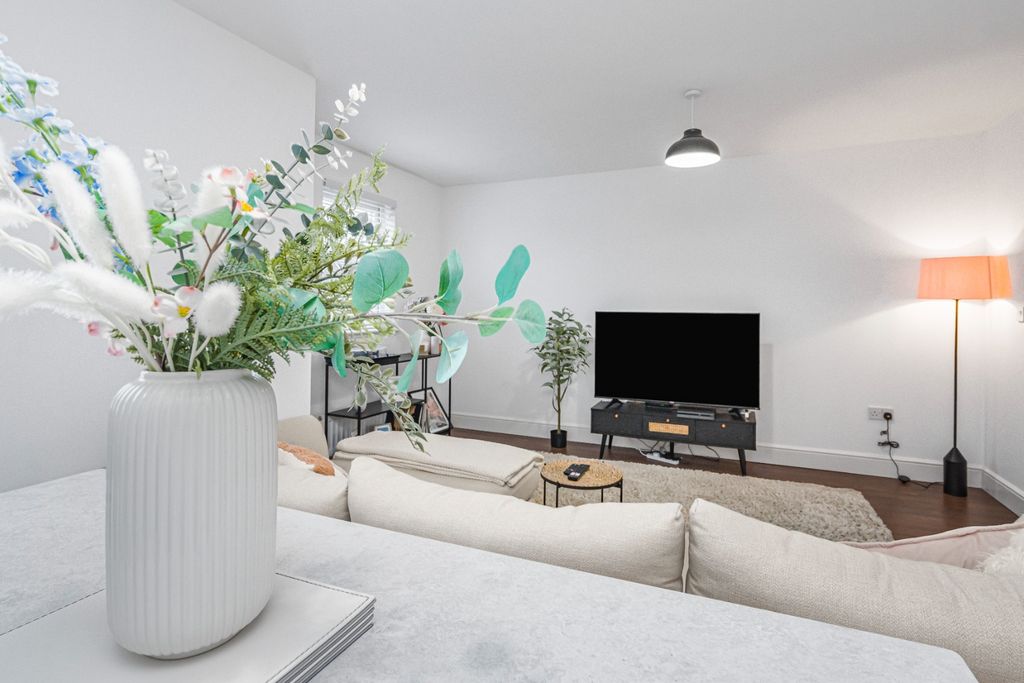 Property photo 3 of 24 4838025