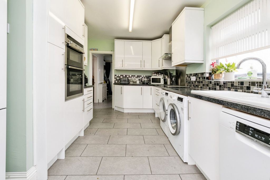 Property photo 3 of 17 Photo