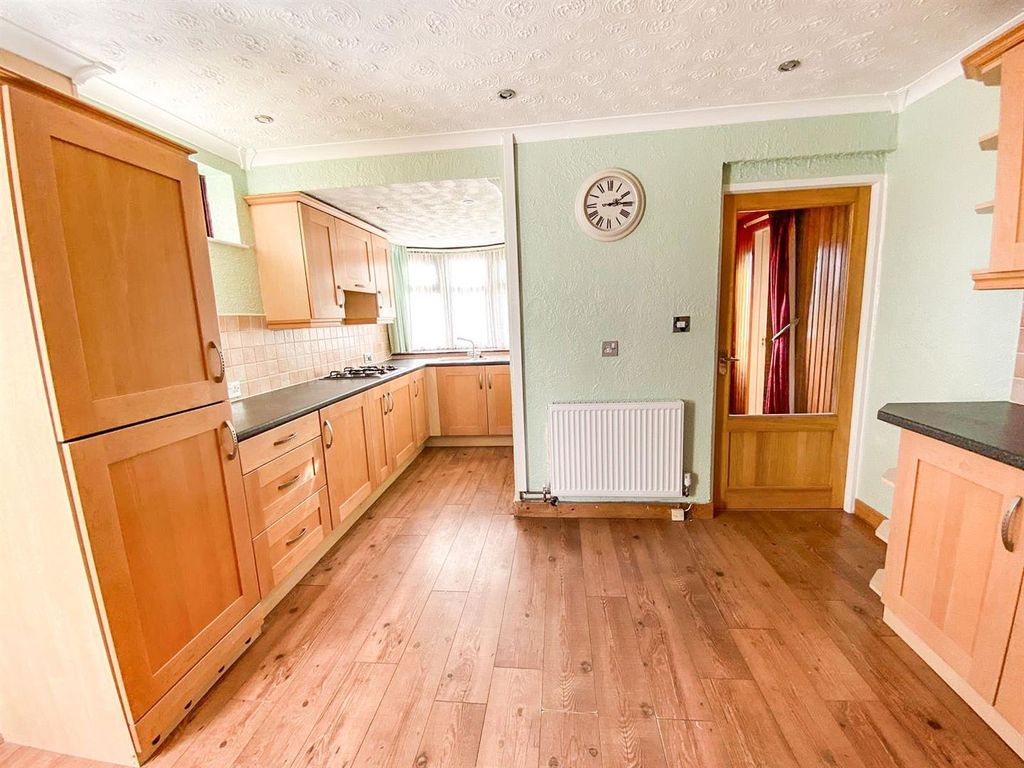 Property photo 3 of 22 Kitchen1