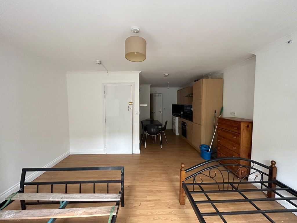 Property photo 1 of 6 Studio  Flat To Rent Walworth Road, London Se17