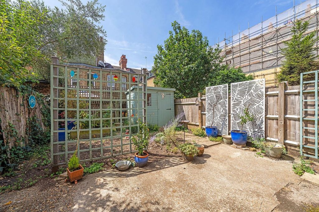 Property photo 2 of 21 Garden (1).Jpg