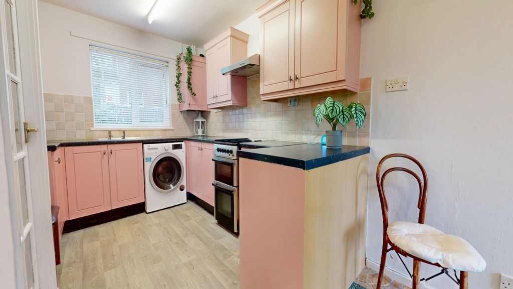 Property photo 2 of 19 4812213