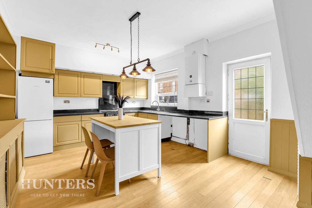 Property photo 2 of 18 Kitchen