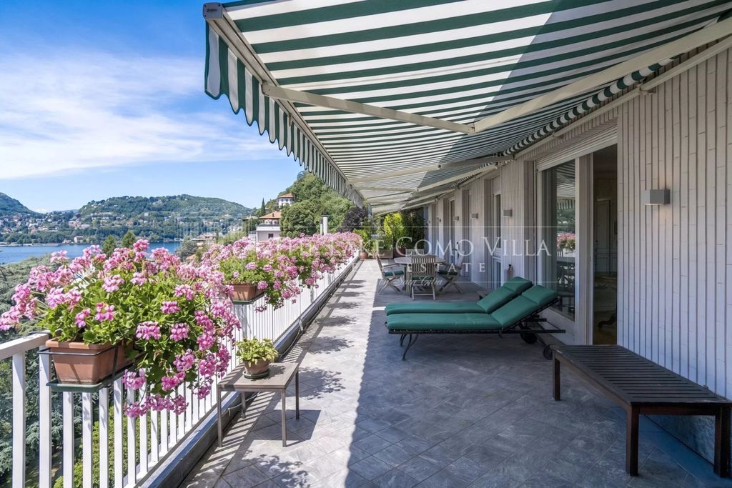 Property photo 3 of 36 The Lake Como Villa-Via Scallini Appartamento Como