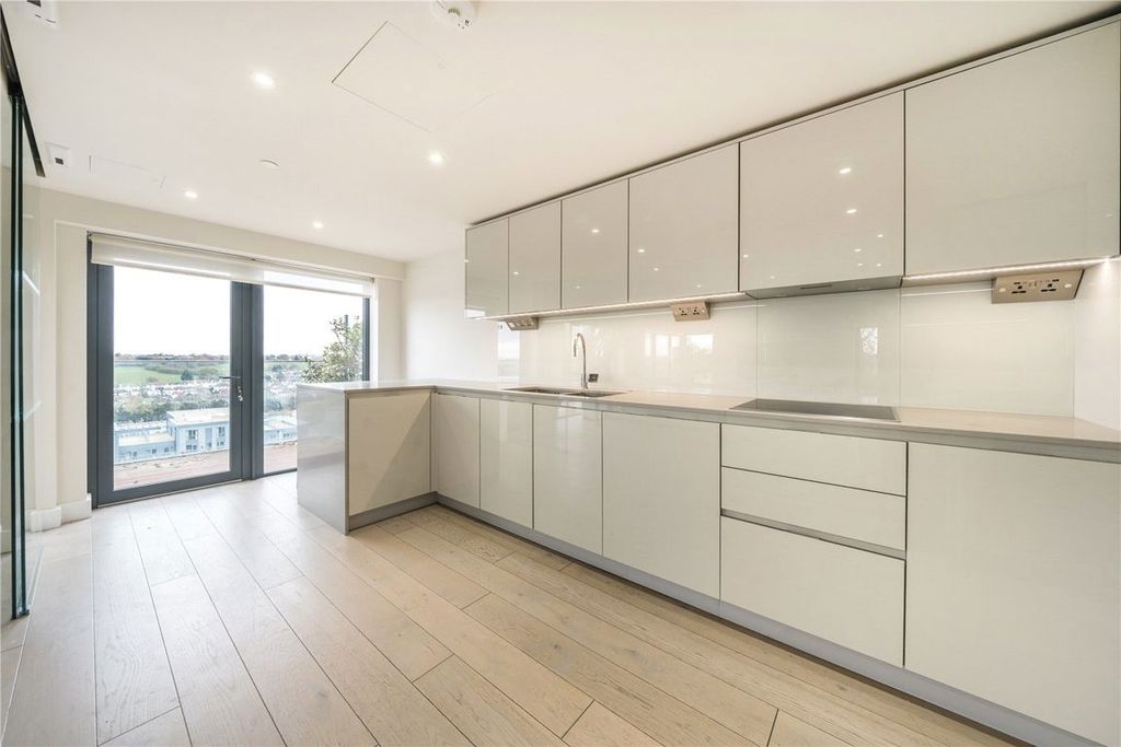 Property photo 2 of 23