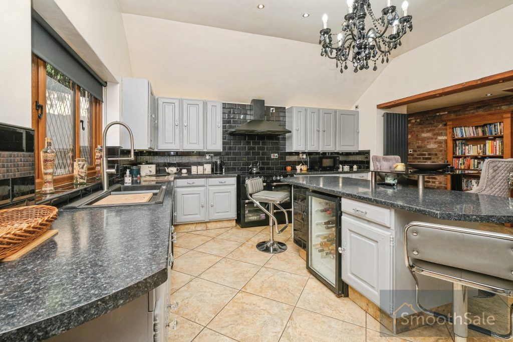 Property photo 3 of 38