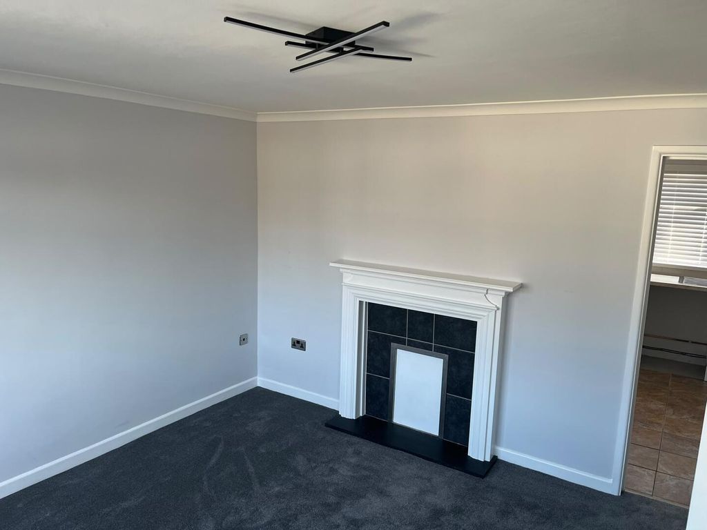 Property photo 2 of 19 Living Room