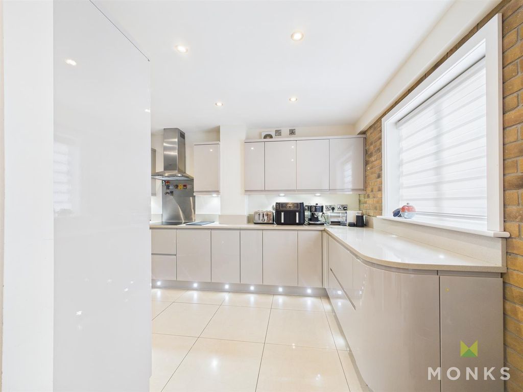 Property photo 2 of 23 Cam01520G0-Pr0298-Still008.Jpg