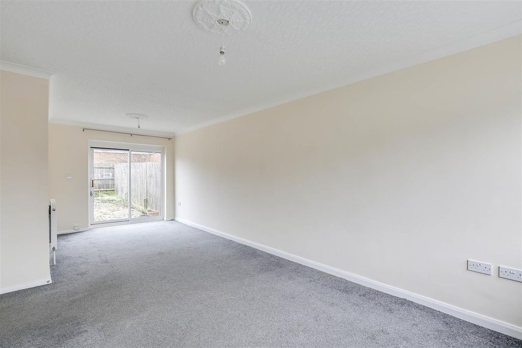 Property photo 3 of 11 4 Reception Room.Jpg