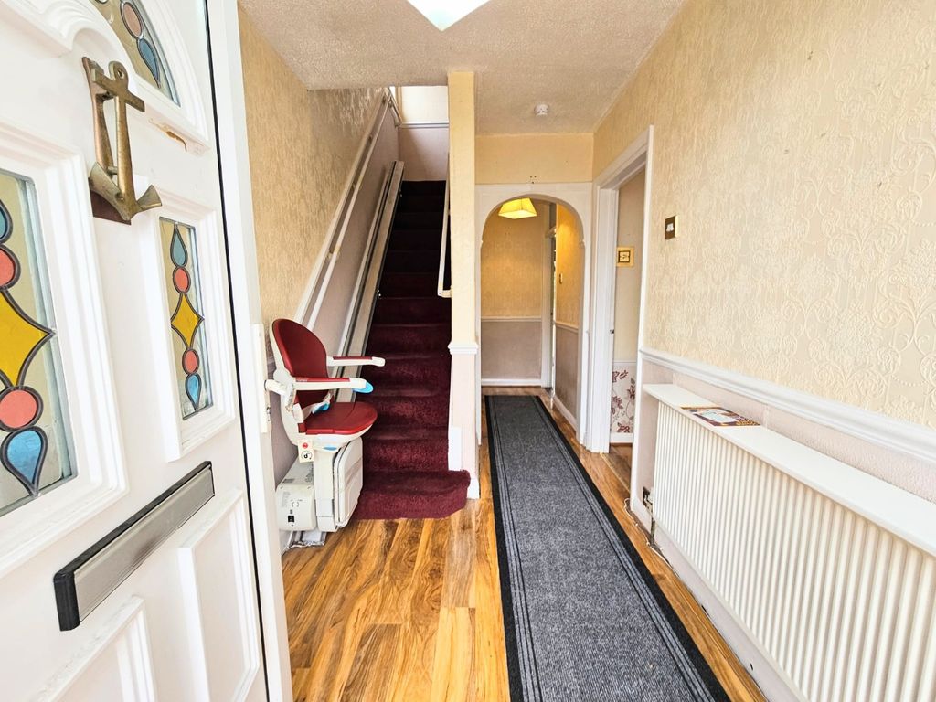 Property photo 3 of 17 4415853