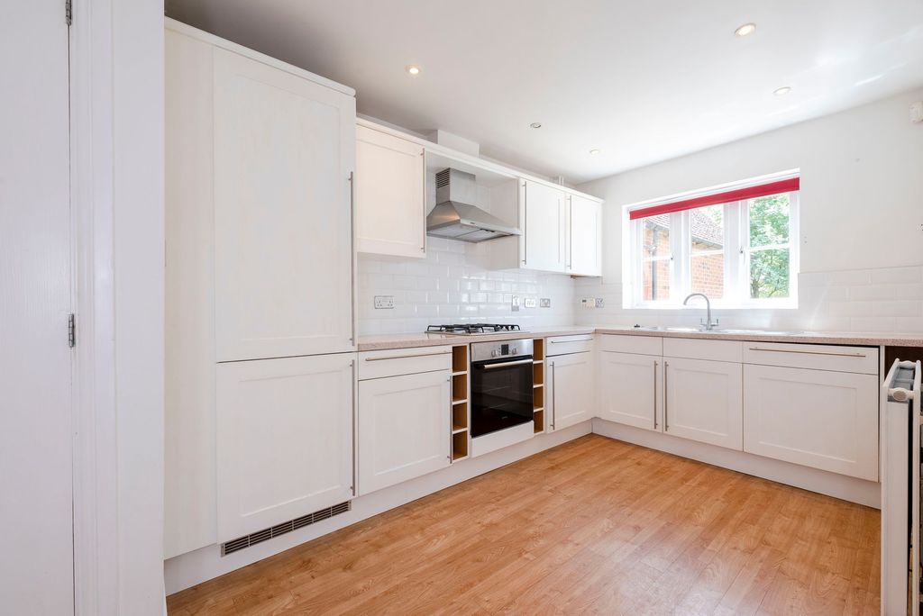 Property photo 2 of 11 Kitchen