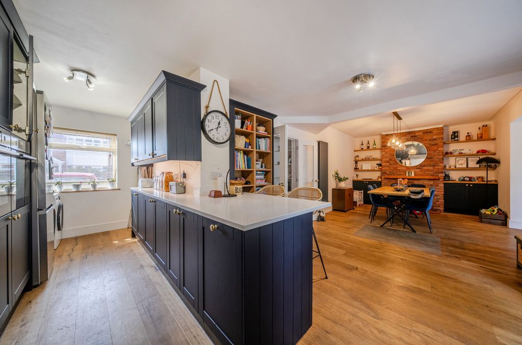 Property photo 2 of 14 1526900-12-1A0d8d...