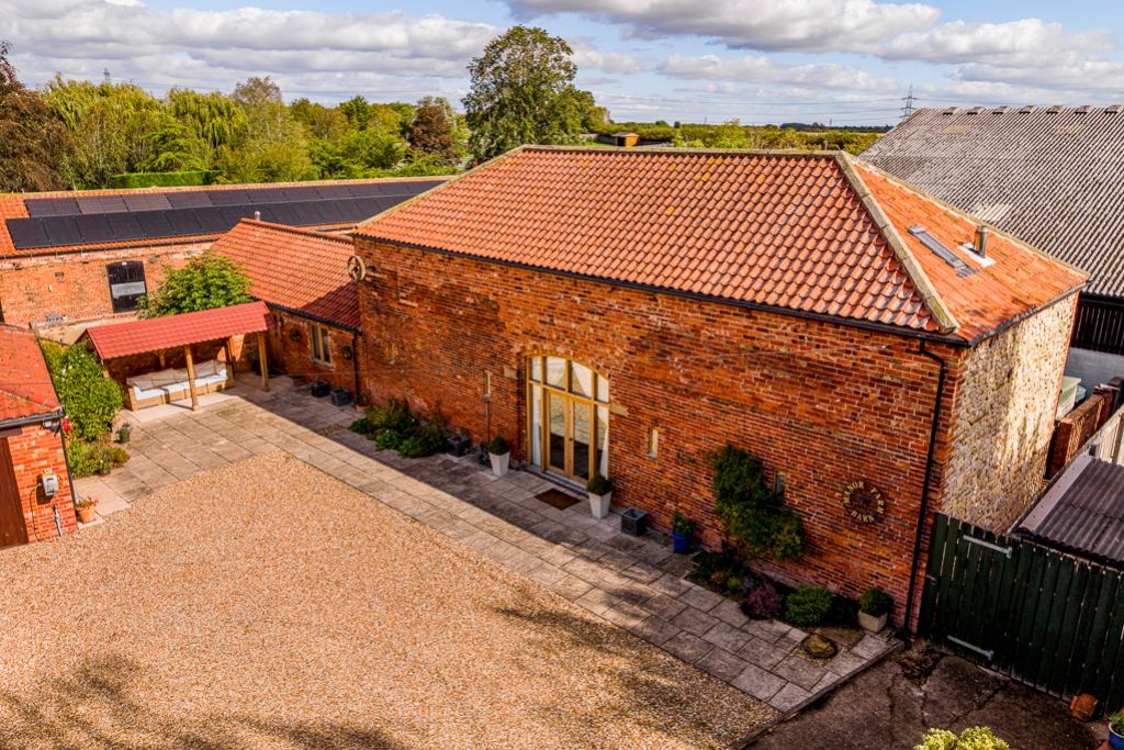 Property photo 1 of 35 Manor Farm Barn (Brampton)-3