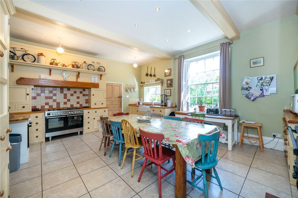 Property photo 3 of 37 Picture No. 27