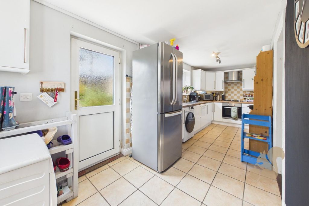 Property photo 3 of 13 Kitchen