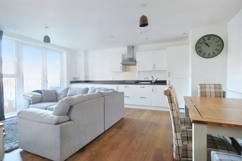 Property photo 2 of 8